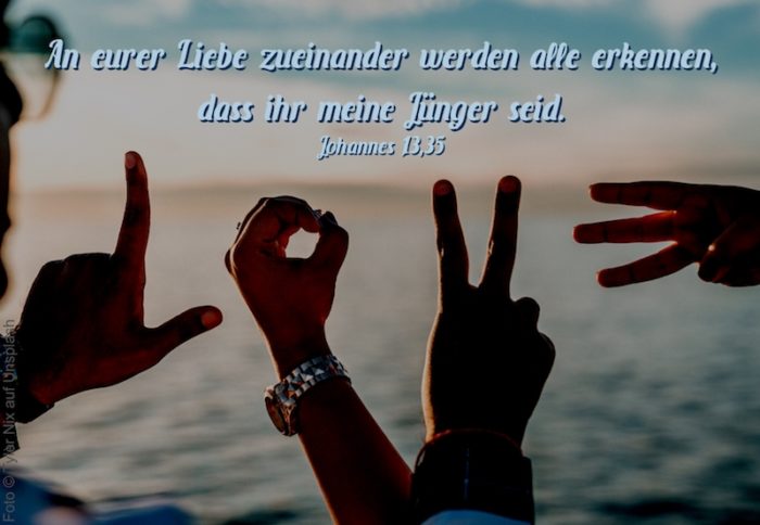 LOVE mit Händen