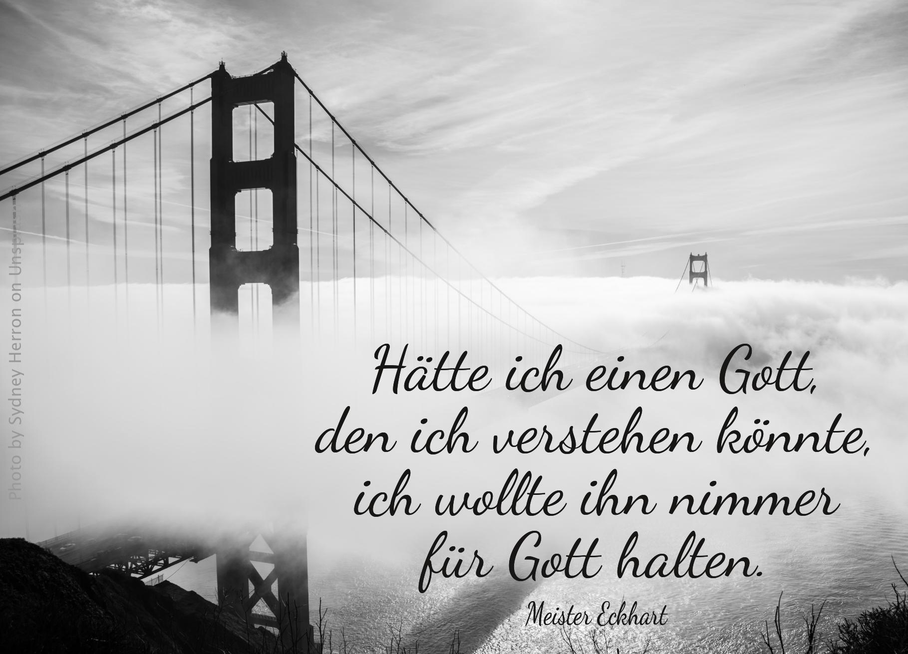 Golden Gate Bridge in den Wolken Schwarz-Weiss