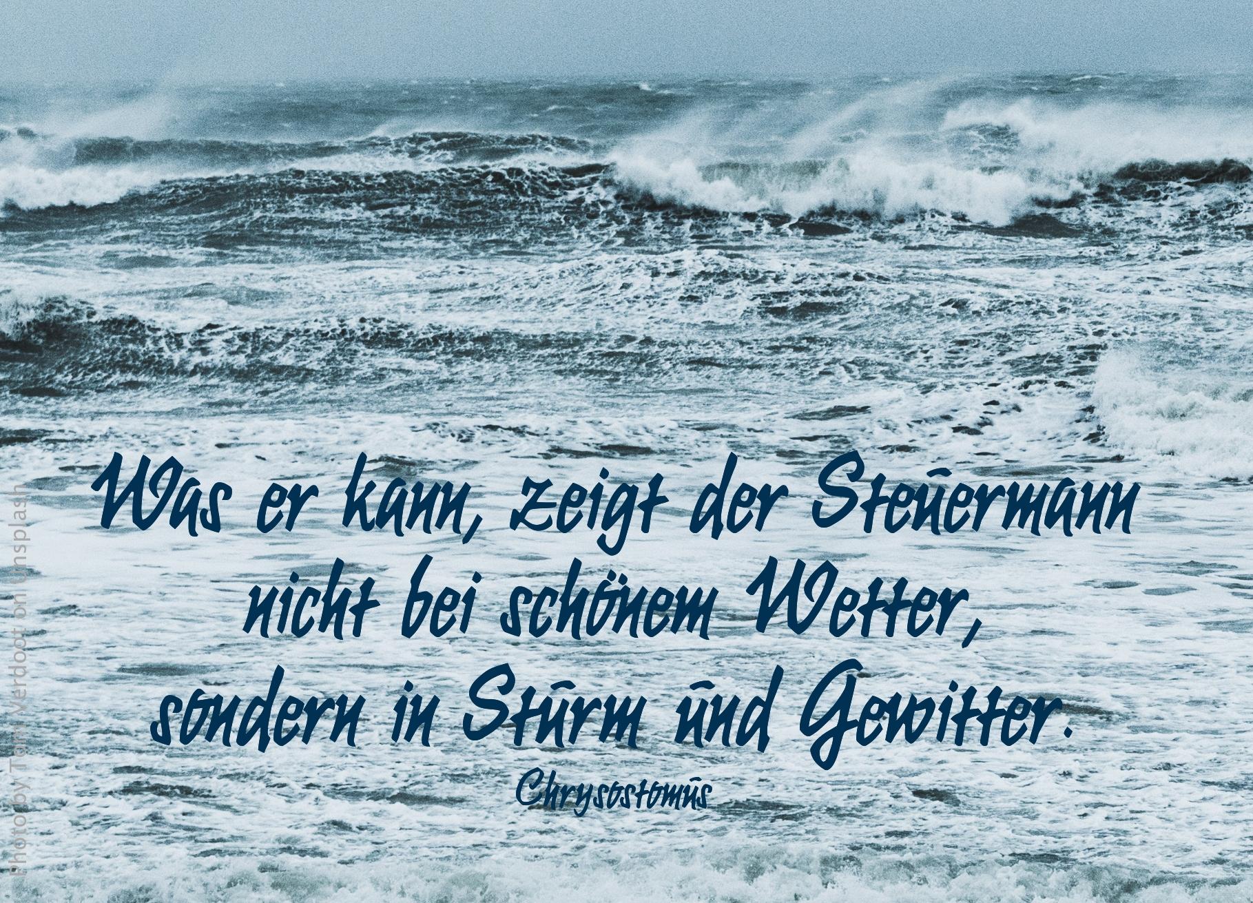 Vom Sturm aufgewühltes Meer