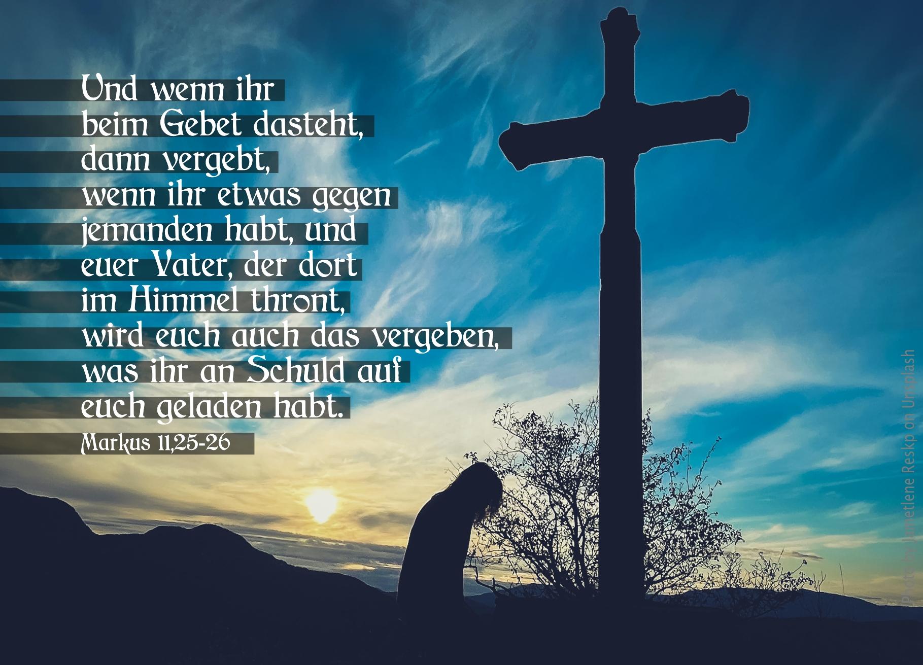 alt="kreuz-silhouette_mit_gebeugter_person_erwartet_bibelhoerbuch_ein_haus_des_gebets"