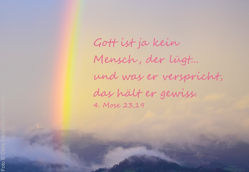 Regenbogen über den Wolken