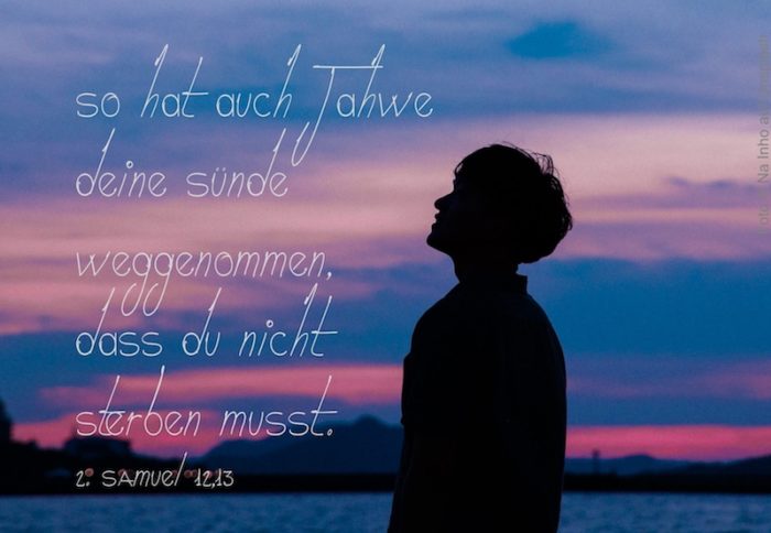 schwarze Silhouette eines Mannes vor Abendlandschaft