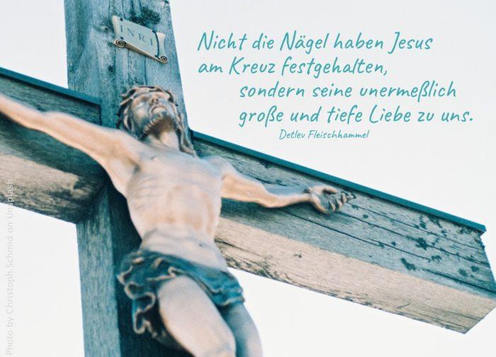 Holzschnitt in Farbe: Jesus am Kreuz
