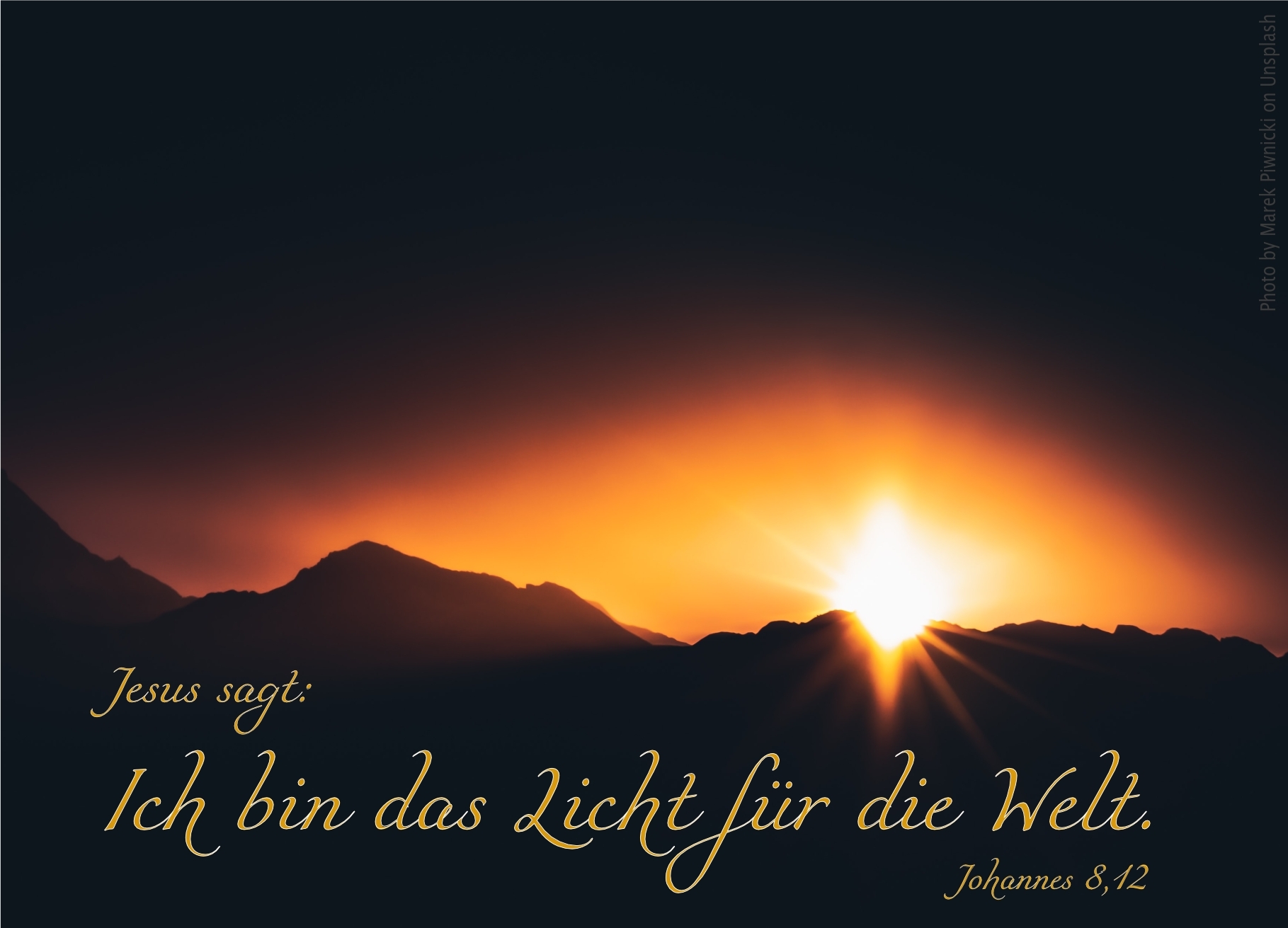 alt="Sonnenuntergang_ueber_Gebirge_erwartet_bibelhoerbuch_jesus_das_licht_der_welt"