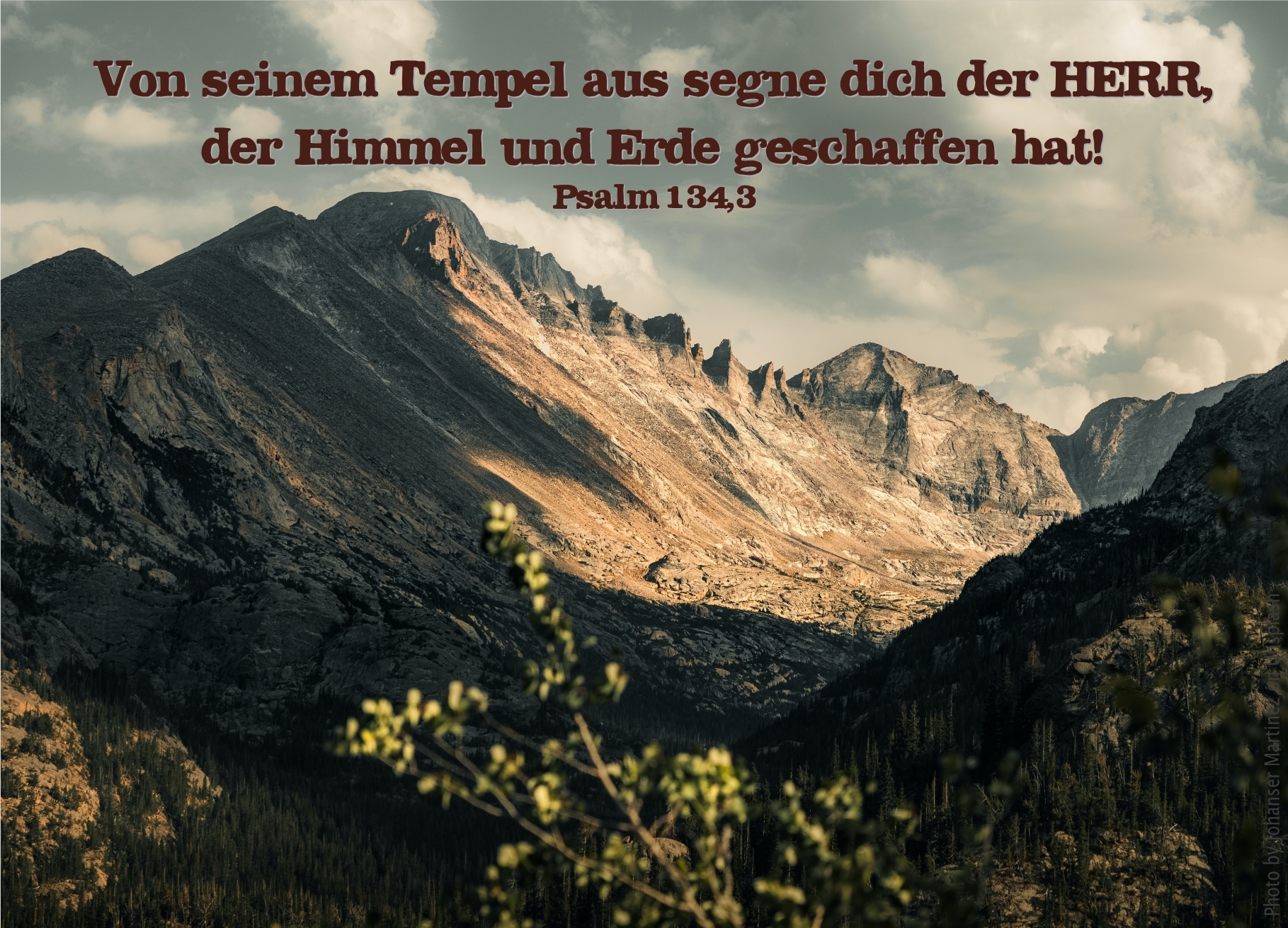 alt="berg_und_wolken_erwartet_bibelhoerbuch_petrus_predigt_nichtjuden"